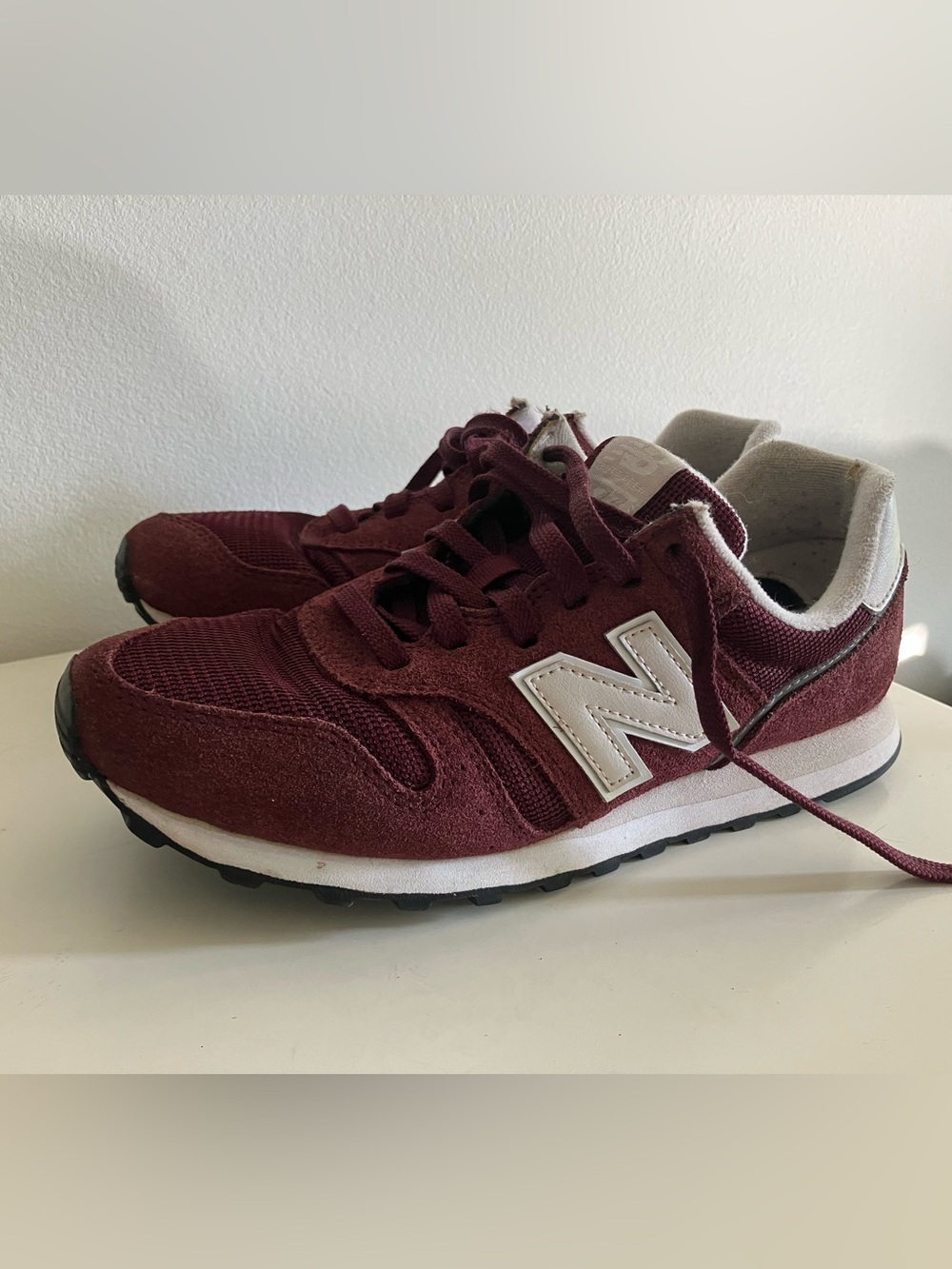 New Balance 373 - Burgundy and White Sneakers
